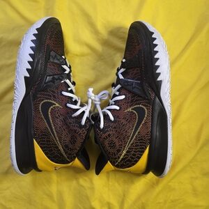 Nike Kyrie 7 Roswell Raygon